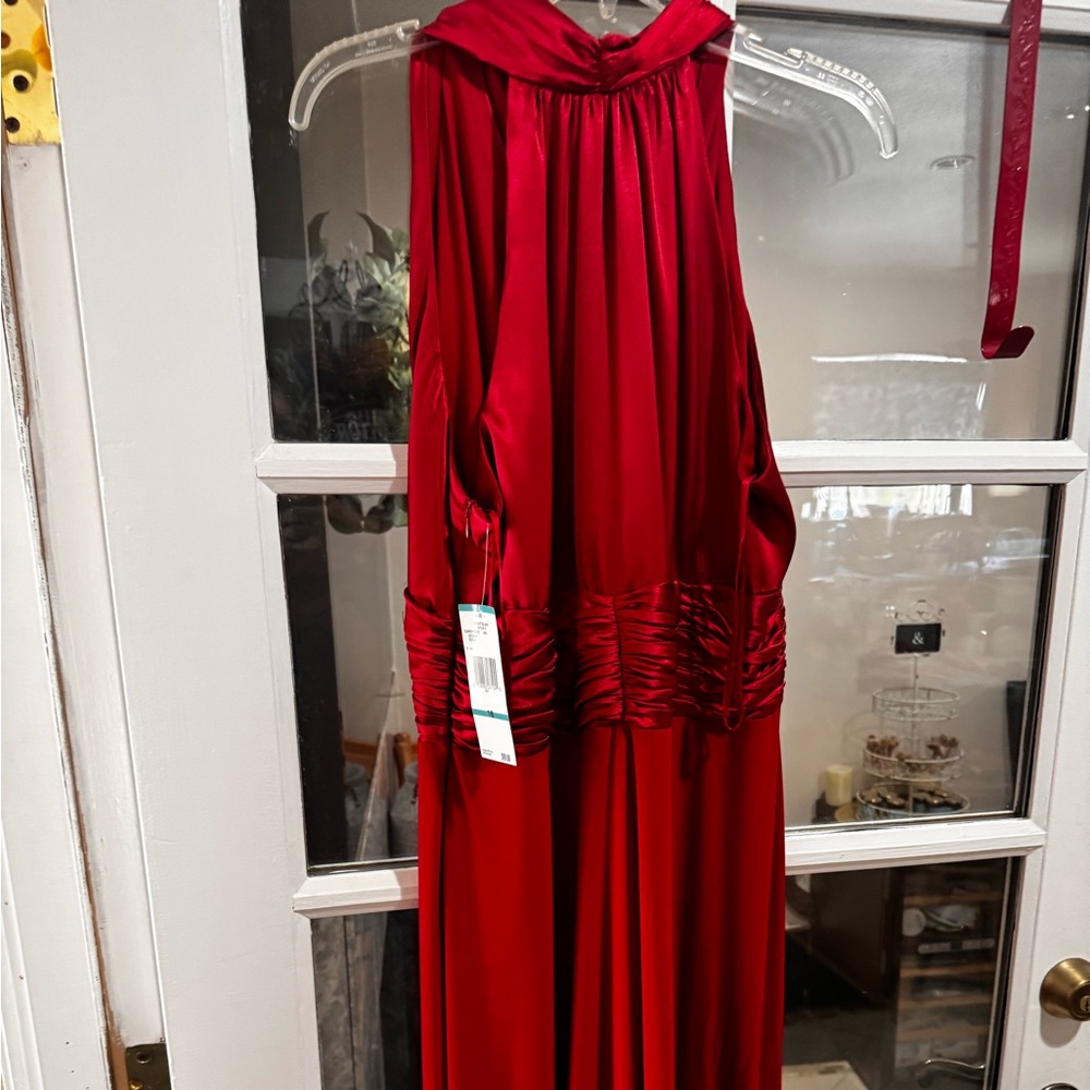 Eva Picone satin /jersey material. Side zipper / size 16